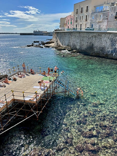Meeresplattform bei Forte Vigliena, Ortigia, bei Sonnenuntergang