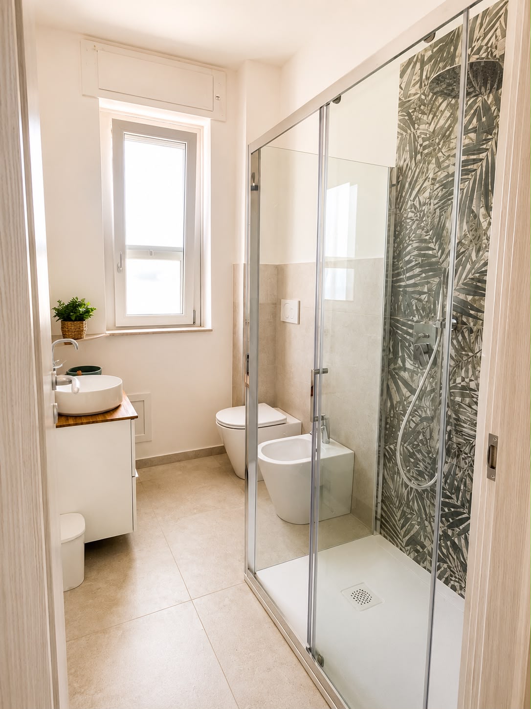 A tengerre néző hálószoba saját fürdőszobája